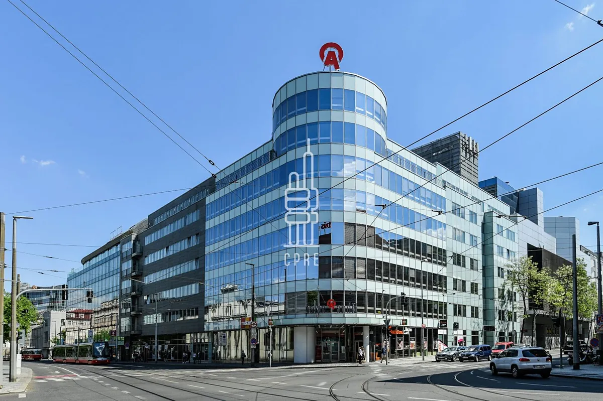 Pronájem kanceláře 379 m²